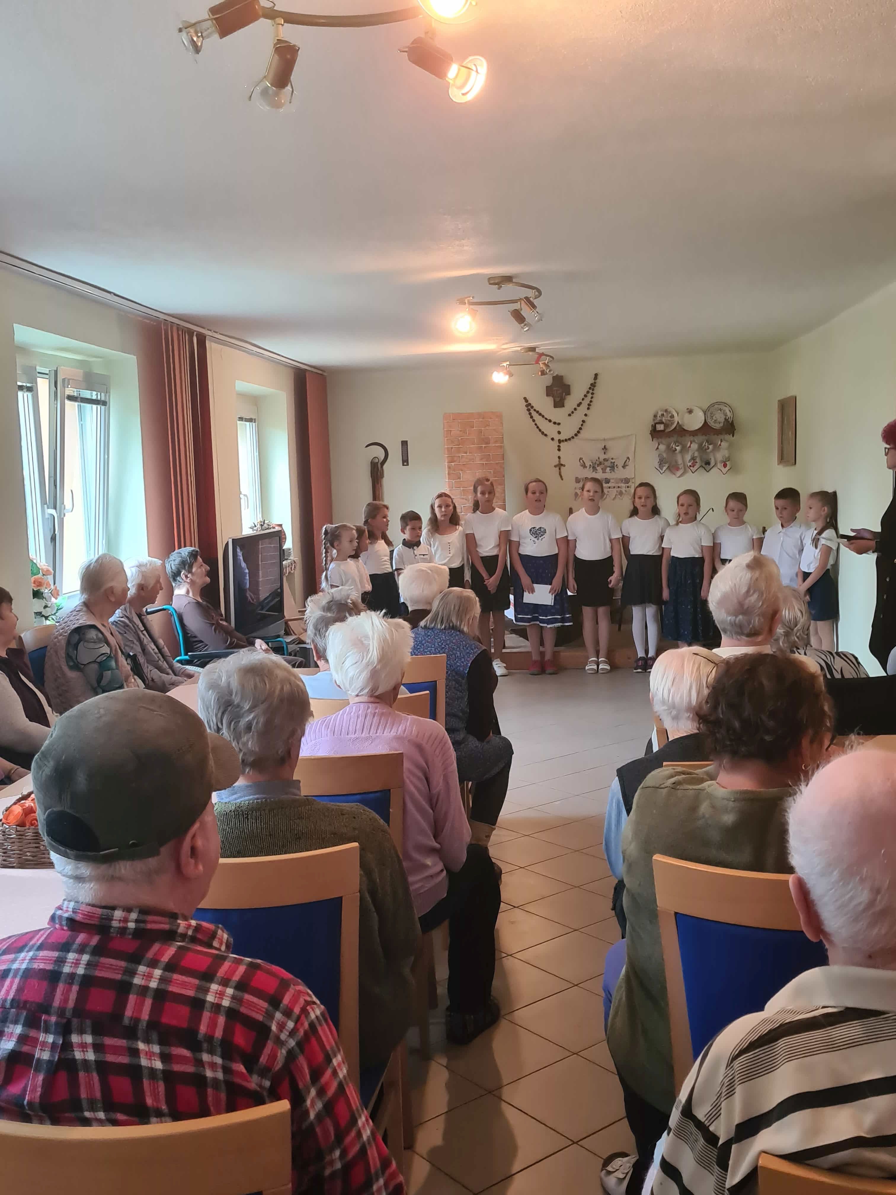 Vystúpenie žiakov zo ZŠ Krivec
